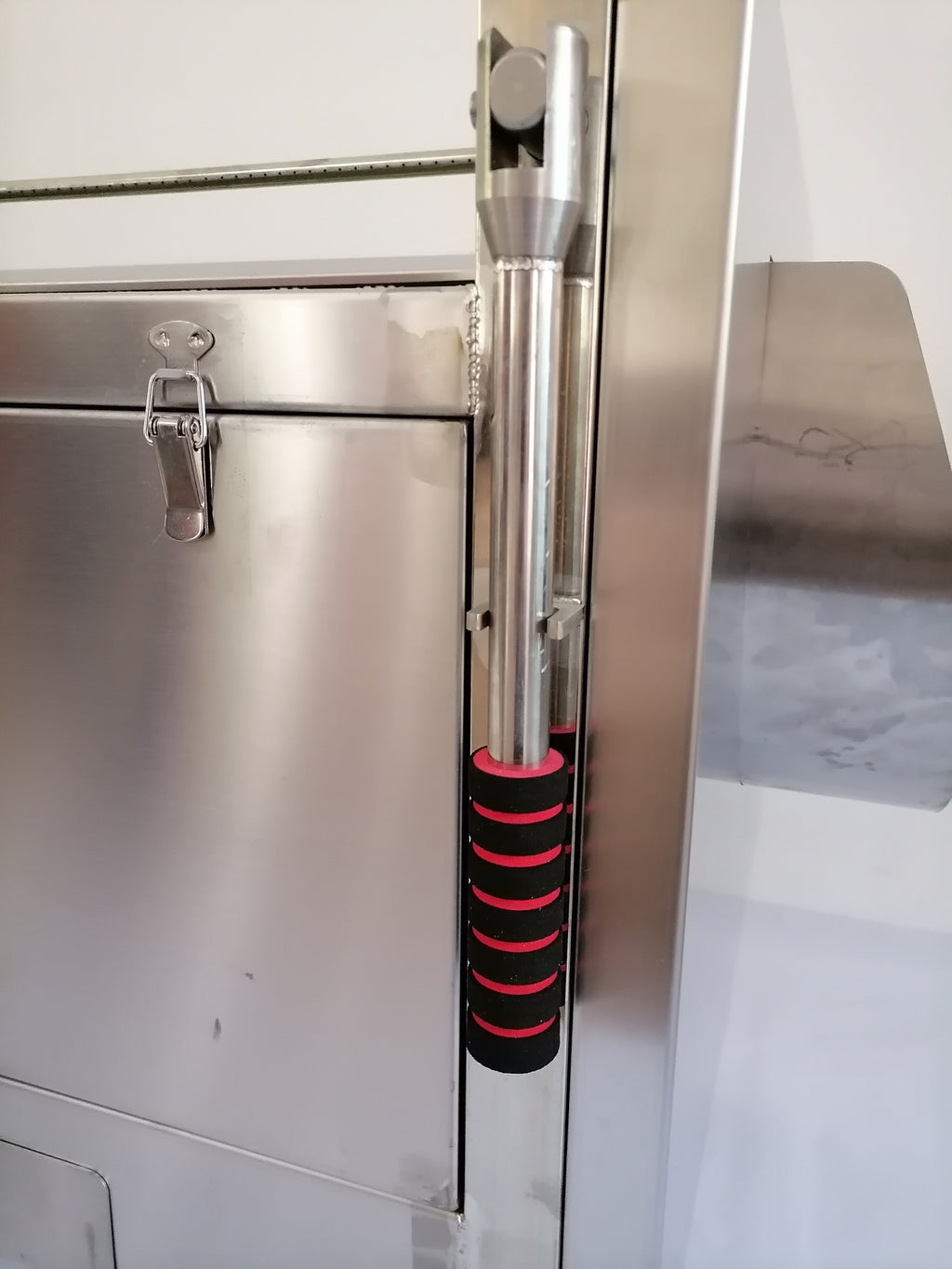 Vegetable cleaning and peeling machine